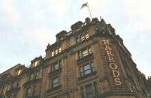 Harrods: Πληθαίνουν οι καταγγελίες για τον Μοχάμεντ Αλ Φαγέντ - Πολλές ακόμα γυναίκες προχώρησαν σε καταγγελίες για σεξουαλική παρενόχληση, σεξουαλική επίθεση και βιασμό