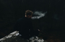 Έρευνα δείχνει πως οι καπνιστές έχουν υψηλότερα επίπεδα βλαβερών βακτηρίων στη στοματική τους κοιλότητα