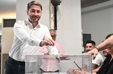 Εκλογές ΠΑΣΟΚ: Ψήφισε στο Ίλιον ο Νίκος Ανδρουλάκης - Το μήνυμά του «για τη μεγάλη, προοδευτική Δημοκρατική Παράταξη που θα ανταποκριθεί στις νέες προσδοκίες»