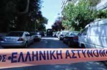 Καμένα Βούρλα: 84χρονη γυναίκα βρέθηκε νεκρή μέσα στο σπίτι της - Οι πρώτες πληροφορίες για το θύμα και οι εκτιμήσεις των αστυνομικών.