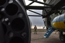 Ουκρανία: Το Κίεβο λέει πως κατέστρεψε ρωσικό στρατιωτικό αεροσκάφος σε βάση των Ουραλίων - Οι εικόνες που δημοσιοποιήθηκαν από το υπουργείο Άμυνας. 