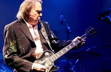 Ο Νιλ Γιανγκ εξέφρασε τη στήριξή του στην Κάμαλα Χάρις - Ο θρυλικός ρόκερ εξηγεί τους λόγους για τους οποίους στηρίζει την υποψήφια των Δημοκρατικών.