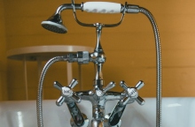 Πώς το μπάνιο μπορεί να κρύβει κινδύνους για την υγεία μας 