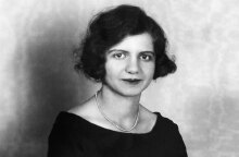 Η Αντιγόνη Μεταξά την περίοδο που πρωταγωνιστούσε στο θέατρο, φωτογραφημένη από τη Nelly