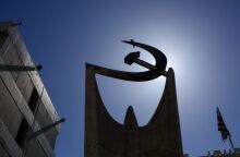 Θεσσαλονίκη: το ΚΚΕ καταγγέλλει βανδαλισμό των γραφείων του στη Νεάπολη με αγκυλωτούς σταυρούς - Η ανακοίνωση της τοπικής κομματικής οργάνωσης.