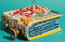 The Solid Book:  Η νέα συλλογή κεραμικών της Λεώνης Γιαγδόγλου