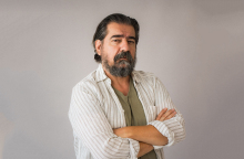 Κερδίστε 20 διπλές προσκλήσεις για τον Caveman στο θέατρο Αργώ