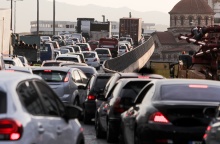 Οχήματα κολλημένα σε κίνηση