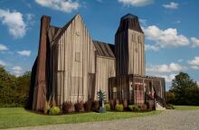 Beetlejuice: Επίσκεψη στην έπαυλη της οικογένειας Ντιτζ από την ταινία του Τιμ Μπάρτον μέσω Airbnb - Τι υπόσχεται η εμπειρία της διαμονής.