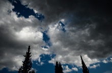 Μαύρα σύννεφα στον ουρανό