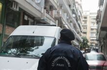 Θεσσαλονίκη: Ελεύθερη η νύφη για τον ξυλοδαρμό, τη ληστεία και την παράνομη κατακράτηση της πεθεράς της - Στη φυλακή η 74χρονη διότι ήταν φυγόποινη