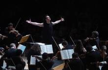 Θεόδωρος Κουρεντζής και Utopia στο Μέγαρο Μουσικής: Μια συναυλία που έμοιαζε με πόλεμο