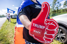Οι οπαδοί του Τραμπ: Μία ακτινογραφία στο σκοτεινό σύμπαν του MAGA