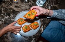 IT+, το δημοφιλές στέκι της Σκουφά μετακόμισε στη Βουκουρεστίου