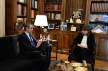 Κυριάκος Μητσοτάκης και Κατερίνα Σακελλαροπούλου σε συνάντησή τους στο Προεδρικό Μέγαρο