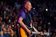 Ο Μπρους Σπρίνγκστιν ξεκίνησε την πρώτη συναυλία του μετά τις αμερικανικές εκλογές με «μια μαχητική προσευχή για τη χώρα του» - Είχε στηρίξει την Κάμαλα Χάρις