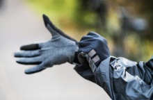 Χέρι με γάντι