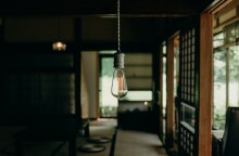 Λάμπα σε σπίτι