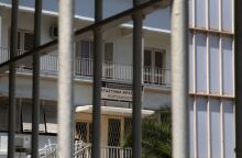 Άγνωστοι πέταξαν μπαλάκια του τένις με ναρκωτικά στο προαύλιο των φυλακών Κορυδαλλού - Εντοπίστηκαν και κατασχέθηκαν ποσότητες κοκαΐνης και κάνναβης.