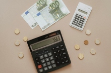 Μειώσεις φόρων: το τυράκι και η φάκα