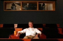 Ο Ντέιβιντ Λιντς ανακοίνωσε ανησυχητικά νέα για την υγεία του λόγω του καπνίσματος