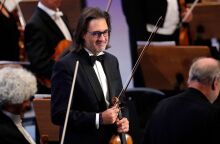 Ο Λεωνίδας Καβάκος στα βραβεία Grammy ως υποψήφιος σολίστ - Για το άλμπουμ «Beethoven for Three: Symphony No. 4 And Op. 97, “Archduke”», της Sony Classical