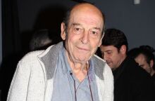 Μανούσος Μανουσάκης: Σε οξεία λευχαιμία οφείλεται ο θάνατός του, αναφέρει το ιατρικό ανακοινωθέν του νοσοκομείου Υγεία 