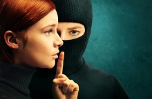 Μην Πεις Λέξη: Βία και Προδοσία στη Βόρεια Ιρλανδία - Το βιβλίο του Patrick Raden Keefe έγινε τηλεοπτική σειρά.