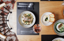 Αισώπου Μύθοι: Πεντανόστιμη ελληνική κουζίνα από τον σεφ Δημήτρη Αϊβαλιώτη