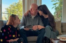 Ο Μπρους Γουίλις γιόρτασε με τις κόρες του το Thanksgiving