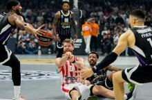 Ο Τόμας Γουόκαπ μαρκάρεται από παίκτες της Παρτιζάν