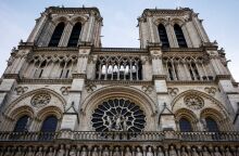 Η Παναγία των Παρισίων ανοίγει ξανά για το κοινό 5 χρόνια μετά την καταστροφική πυρκαγιά