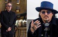 Στηρίζει τον Τζόνι Ντεπ ο αμερικανός σκηνοθέτης Τιμ Μπάρτον - Ο ηθοποιός απομακρύνθηκε από το Χόλιγουντ μετά τη δικαστική διαμάχη με την Άμπερ Χερντ. 