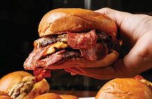 Βολτάρουμε στην πόλη και ανακαλύπτουμε τα καλύτερα στέκια του street food