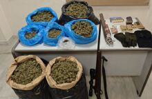 Χειροπέδες σε δύο φίλους στην Κρήτη - Είχαν 17 κιλά χασίς, όπλα και εκατοντάδες σφαίρες - Τι κατάσχεσαν οι αστυνομικές Αρχές