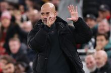 Πεπ Γκουαρντιόλα: Ο προπονητής της Μάντσεστερ Σίτι ύψωσε έξι δάχτυλα προς τους οπαδούς της Λίβερπουλ - Πώς αιτιολόγησε τη viral χειρονομία του.