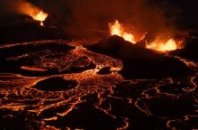 Οι μεγαλύτερες φυσικές καταστροφές του 2024 -Στην παρούσα φωτογραφία το ηφαίστειο που εξερράγη στη χερσόνησο Ρέικιανες της Ισλανδίας