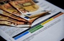 Λογαριασμός ρεύματος με χρήματα