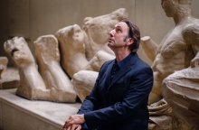 Ο Ρένος Χαραλαμπίδης στην ταινία «Νυχτερινός Εκφωνητής» © Λάμπρος Ρουμελιωτάκης