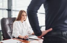 Έρευνα για τη σεξουαλική παρενόχληση και βία στην εργασία: 3 στα 4 θύματα είναι γυναίκες εργαζόμενες - Μόνο το 1,6% των θυμάτων προχώρησε σε καταγγελία