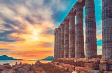 FT: Η πολιτική κρίση στη Γαλλία αναδεικνύει το success story της Ελλάδας