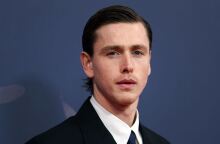 Χάρις Ντίκινσον: Τι απαντά στις φήμες ότι θα υποδυθεί τον Τζον Λένον