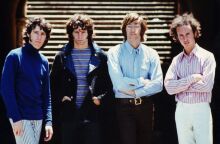 Σαν σήμερα 4 Ιανουαρίου 1967: Κυκλοφορεί το ντεμπούτο άλμπουμ των Doors - Το συγκρότημα του Τζιμ Μόρισον δίνει νέα πνοή στη ροκ μουσική.