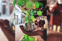 Στην Κρήτη στόλισαν χριστουγεννιάτικο δέντρο με θέμα το... παλιό ΠΑΣΟΚ