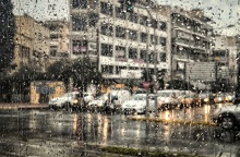 Τζάμι βρεγμένο από τη βροχή