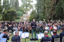 Χριστουγεννιάτικες μελωδίες στον κήπο του Προεδρικού Μεγάρου - Παρούσα η Κατερίνα Σακελλαροπούλου - Αντάλλαξε ευχές με πολίτες