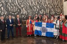 Άκουσαν τα κάλαντα των Χριστουγέννων Φάμελλος και Κουτσούμπας