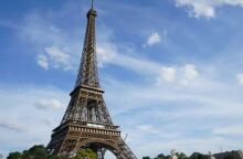 Εκκενώθηκε ο Πύργος του Άιφελ λόγω φωτιάς σε ασανσέρ