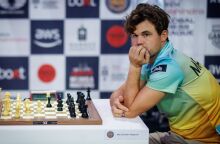 Ο Μάγκνους Κάρλσεν αποσύρθηκε από το παγκόσμιο πρωτάθλημα σκακιού 