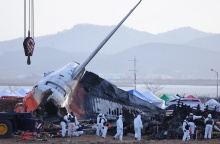 Συντρίμμια από τη συντριβή του αεροσκάφους στη Νότια Κορέα